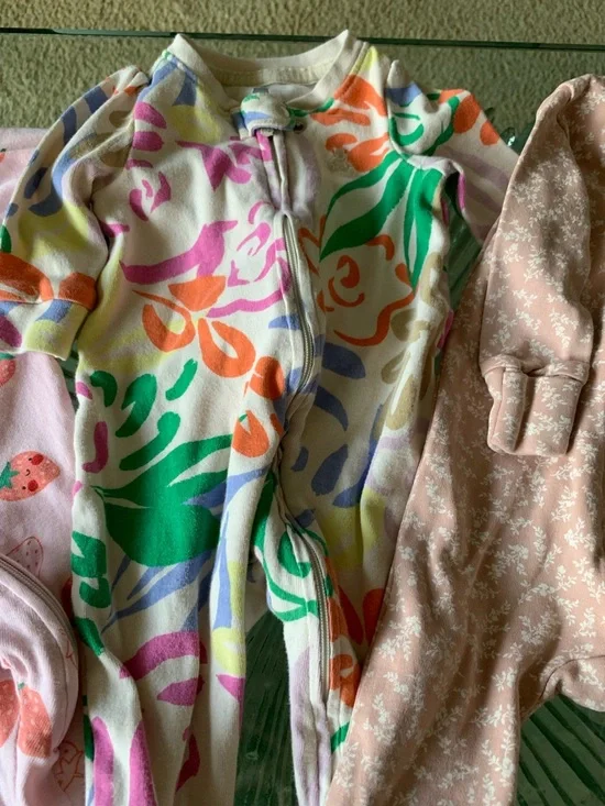 🧸 Baby Onsie Bundle - Picture 3 of 4